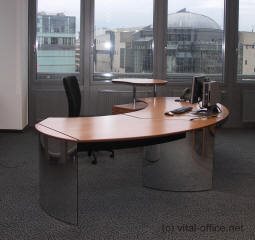 circon executive desk in classic design